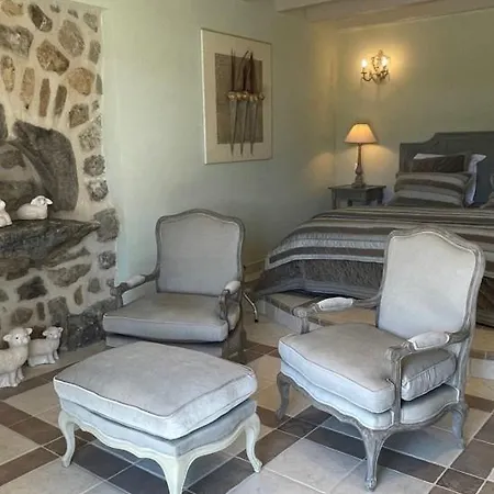 Guest house Chateau De Cachard 4*