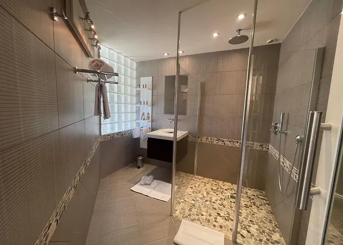 Chateau De Cachard 4*